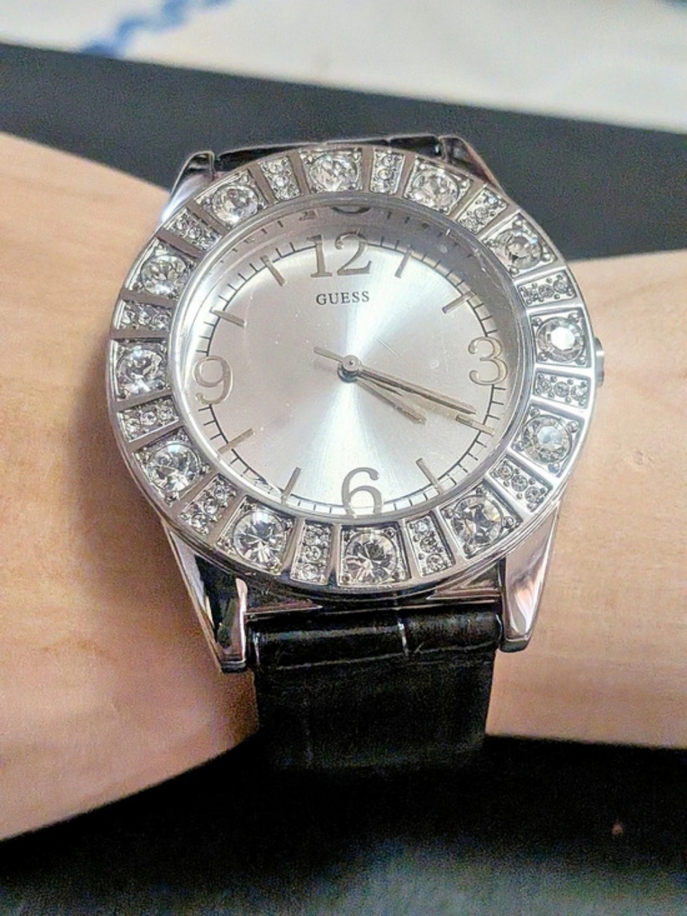 GUESS Rhinestone Crystal Bezel Black Leather Strap Watch U95096L1 Working